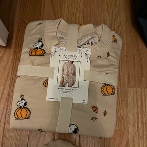 American Eagle (AE) XS peanuts snoopy pumpkin pj set